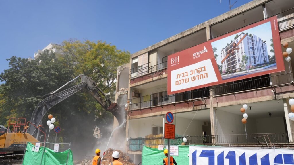 שלב נוסף בהתחדשות העירונית ברעננה אירוע הריסה של אשטרום מגורים בין רחובות חנקין ובורכוב ברעננה. קרדיט ינאי אלפסי