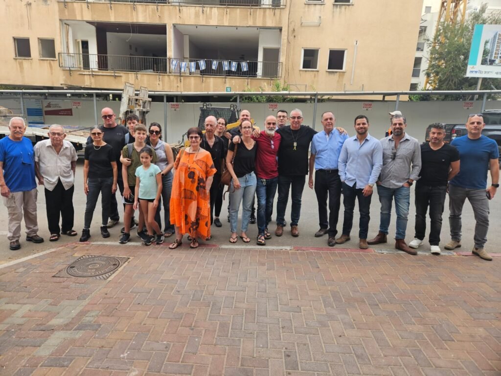 ממשיכים להתחדש: בניין נוסף ברחוב קלאוזנר ברעננה נהרס – פרויקט של ינוב וטרסה מתקדם לשלב הביצוע