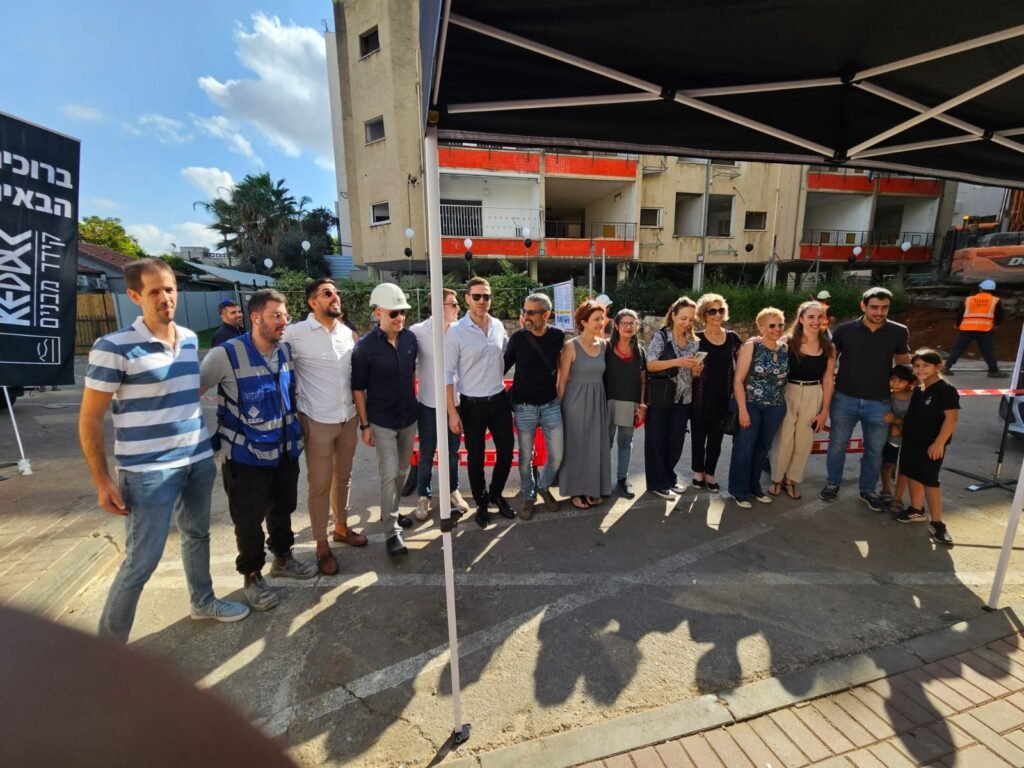 הדחפורים הגיעו לתל חי: ההריסה יצאה לדרך ברעננה