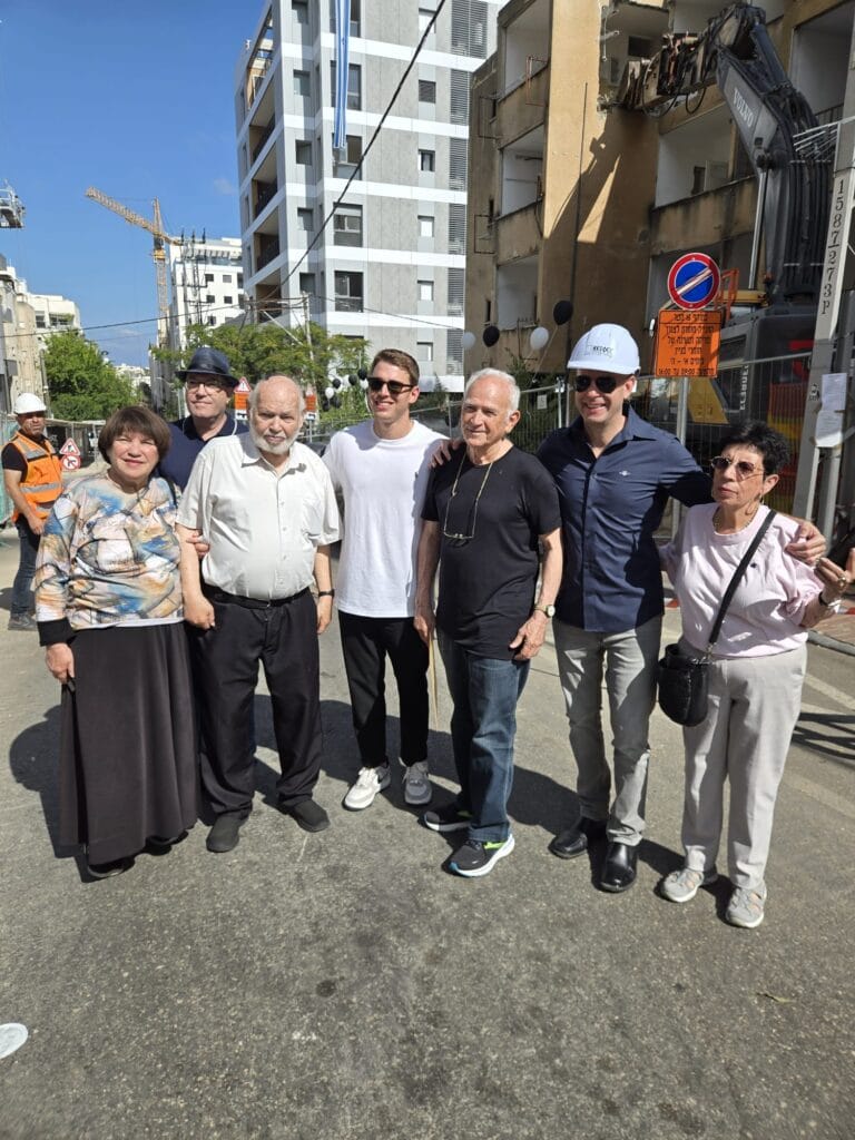 התחדשות עירונית ברעננה: נהרס הבניין ברחוב המעלות 5