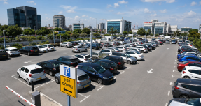 החניון בהוד השרון עשוי להיות רק הסנונית: האם בעלי מגרשים בערי השרון חשופים להיטלי השבחה של מיליונים?