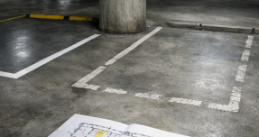 אין שתי חניות בלי זכויות תכנוניות: פסק דין תקדימי בהתחדשות עירונית