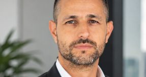 לפני שבונים בניין, בונים אמון: הסיפור שמאחורי קבוצת ברדוגו