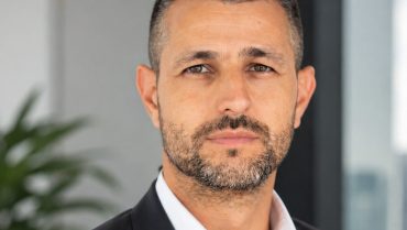 לפני שבונים בניין, בונים אמון: הסיפור שמאחורי קבוצת ברדוגו