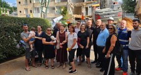 הוד השרון מתחדשת: נהרסו שני בניינים ישנים ברחוב ההסתדרות 6–8