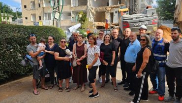 הוד השרון מתחדשת: נהרסו שני בניינים ישנים ברחוב ההסתדרות 6–8