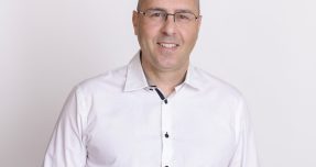 עו”ד עמית יושע: “המעבר משלושה בניינים לשניים היה האתגר המרכזי – ונדרשנו לאיזונים ושיתוף פעולה אמיתי”