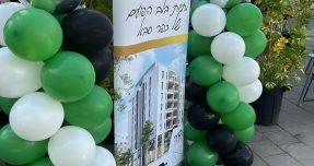 הקונים חוזרים לשטח: סוף שבוע של התעוררות נדל”נית בשרון – בדרך ליריד הדירות הגדול של מרץ