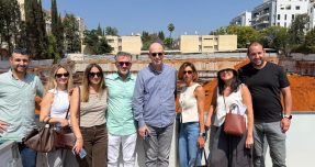 JOY LIVING בכפר סבא מתקדם: קבוצת ברדוגו אירחה את יסודות ומנורה מבטחים לסיור באתר הפרויקט