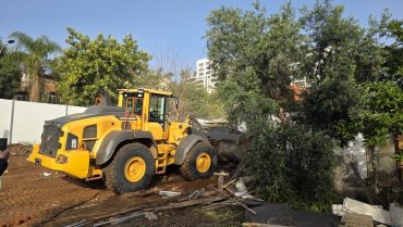 נהרס מבנה ישן ברחוב האהבה בהוד השרון – במקומו ייבנה בניין בוטיק חדש נהרסו ארבעה מבנים ותיקים ברחוב האהבה והידידות בהוד השרון – שני בנייני מגורים חדשים יוקמו במקומם