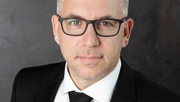 אין שתי חניות בלי זכויות תכנוניות: פסק דין תקדימי בהתחדשות עירונית שירות ומילה של פלדה דיירת סרבנית בפרויקט תמ״א ברעננה תחויב לחתום על ההסכם – או שעורך הדין יחתום בשמה